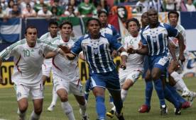 Acción del partido entre Honduras y México en la Copa de 2007.