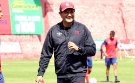 José Cardozo regresa al banquillo de los escarlatas del Municipal tras haber salido hace unos meses.