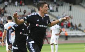 Mario Gómez podría estar ya en la mira de Zidane para reforzar al Real Madrid.