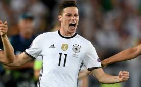 Julian Draxler juega como extremo izquierdo o mediocentro ofensivo y su equipo actual es el Wolfsburgo. Tiene 22 años.