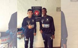 Rembrandt Flores y Darixon Vuelto con la indumentaria de entreno del Midtjylland FC de Dinamarca.
