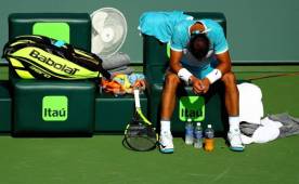 El astro Rafael Nadalnaufragó en el Masters 1000 de Miami al abandonar el torneo cuando perdía su encuentro de segunda ronda contra el bosnio Damir Dzumhur. Foto AFP