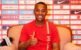 Guangzhou Evergrande es el club actual donde milita Robinho, pero en Suiza desean ficharlo.