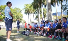 Alessandro Nesta es el entrenador del Miami FC y Hendry Thomas espera la oportunidad de quedarse. Fotos cortesía Facebook Miami FC.