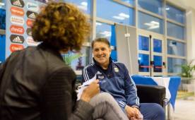 El estratega argentino no perdió la cordura ni la educación ante nuestras preguntas. Siempre respondió con altura.