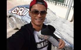 Cristiano hasta se hizo una selfie con el carro de Quaresma de fondo totalmente empapelado. Foto Twitter