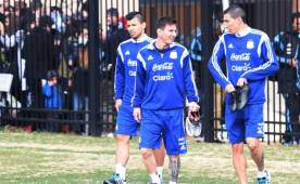 Messi junto al Kun y Ángel di María durante el entrenamiento.