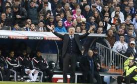 Carlo Ancelotti, técnico del Real Madrid, dirigiendo ante el Espanyol,.