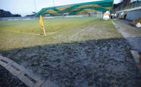 Así se mira el césped del Morazán desde las los costados.