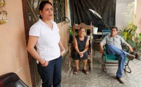 Martha Chavarría dice que todas las navidades Alfredo las pasa con su madre y doña Consuelo Banegas. Foto Neptalí Romero