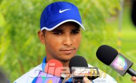 Donis Escober dando entrevistas a los medios en Cuernavaca, Morelos, México.