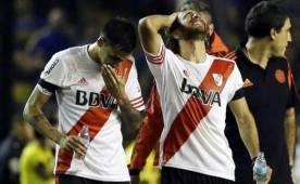 La plantilla de River sufrió un ataque cuando se disponía a ingresar al campo de juego a través del túnel, que derivó en la suspensión del encuentro. Foto Agencias