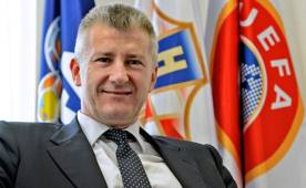 Davor Suker, exgoleador croata, es quien manda en el fútbol de Croacia.