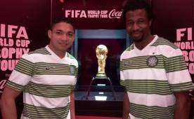 Emilio Izaguirre aparece junto a su compañero nigeriano Ambrose Efe, ambos estarán en el Mundial. Foto Celtic