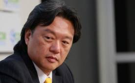 Eduardo Li abordó este viernes un vuelo hacia Nueva York donde deberá comparecer ante una corte federal. Foto AFP