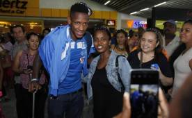 El delantero Romell Quioto quien fue uno de los que se fajó en el estadio Azteca en el empate sin goles, fue recibido y aplaudido por los aficionados. Foto Neptalí Romero
