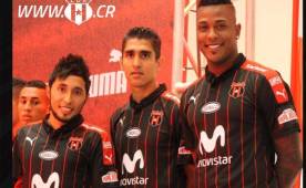 Jorge el 'Pitbull' Claros en la presentación del nuevo uniforme del club. Foto cortesía Alajuelense.