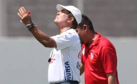 Jorge Luis Pinto se molestó con un afcionado que le gritaba al árbitro en amistoso de la Sub-23 de Honduras.