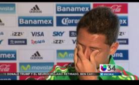 Chicharito no pudo contener las lágrimas al contar el momento más difícil que vivió en el inicio de su carrera con Chivas.