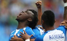 El delantero hondureño Alberth Elis celebra el gol que anotó para Honduras en el encuentro que disputa ante Portugal. Foto EFE