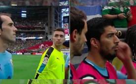 Así reaccionaban los futbolistas uruguayos al escuchar el himno chileno en vez del uruguayo.