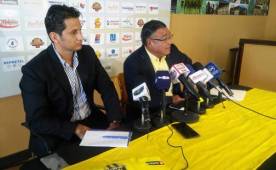 Ronald González cuando fue presentado por los amarillas hace un par de días.