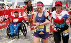 Más de seis mil atletas de diferentes edad se dieron cita a la 40 Maratón Internacional de La Prensa.