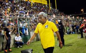 Héctor Castellón logra meterse en la élite de entrenadores al sacar campeón a un equipo pequeño.