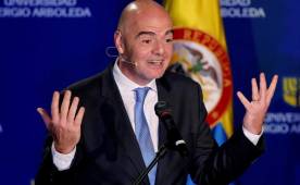 El presidente de la FIFA, Gianni Infantino, pronuncia un discurso en el marco del lanzamiento del 'Competidor Integral' en la Universidad Sergio Arboleda de Bogotá (Colombia).