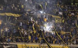 Afición de Boca lanzó gas pimiento a futbolistas de River Plate causando lesiones por lo que se suspendió el partido.