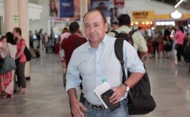 Osman Madrid este jueves en el aeropuerto de SPS previo al viaje a New Orleans. (Foto: DIEZ)