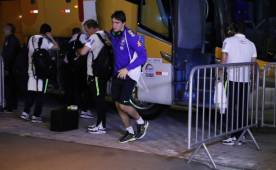 Un frío recibimiento tuvo la selección de Brasil a su arribo a Río de Janeiro para el juego con Honduras este miércoles en el Maracaná. Fotos Juan Salgado