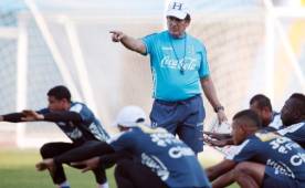 Jorge Luis Pinto no tiene tantas opciones para armar su once titular y se decidió por los más experimentados y con quienes más tiempo ha tenido.