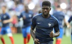 Umtiti ha sido reemplazado por Eliaquim Mangala del Valencia.