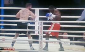 Momento del combate de Miguel el 'Muñeco' González en la pelea de este sábado. Cortesía de Pascal Bontems.