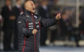 El argentino Jorge Sampaoli, DT de Chile, se quejó por los 'dos goles legítimos' que le fueron anulados a su equipo en el empate 3-3 con México. Foto EFE