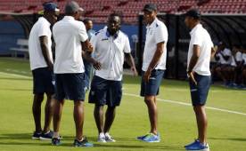 La Selección de Honduras solo caminó por el césped del Toyota Park de Dallas donde este martes enfrentará a Estados Unidos en el arranque de Copa Oro. Foto Juan Salgado / Enviado Especial
