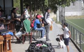 Los aficionados llegaron a apoyar al equipo nacional. Fotos Juan Salgado.