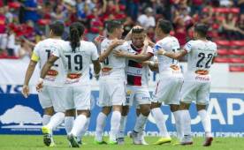 El mediocampista hondureño Carlos Discua celebra su cuarto gol que anotó con el Alajuela de Costa Rica. FOTO Cortesía Diario LA NACIÓN