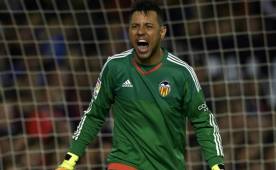 Alves tiene 31 años de edad, es un portero con mucha experiencia.