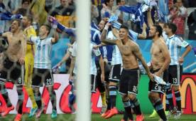 Argentina cantó con su afición en el Arena Corinthians tras clasificar a la final del Mundial de Brasil 2014. Foto EFE