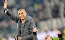 David Trezeguet ha desvelado los jugadores que en su opinión formarían el mejor equipo del año 2015. Adelantándose al 11 que nombrará la FIFA como el mejor el próximo 11 de enero, el ex jugador galo ha participado en una idea promovida por la UEFA en la que le pide a distintos ex futbolistas que formen un equipo en base a sus gustos futbolísticos y atendiendo al rendimiento dado durante la temporada de Champions 2015.