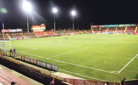 El estadio Rosabal Cordero se muestra pequeño, pero es muy imponente con su afición.