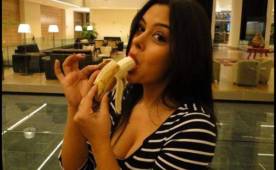Larissa Riquelme decidió comerse un banano en apoyo a Dani Alves.