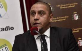 'De momento, sigo como embajador, estoy feliz', dijo Roberto Carlos.