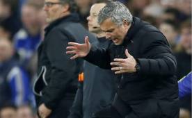 Mourinho deja atrás la eliminación en Champions League y asegura que si consiguen la Premier League y Capital One será una gran temporada. Foto AFP