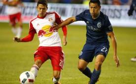 Roger Espinoza en plena acción del duelo que Sporting Kansas City venció al Red Bulls de Nueva Yor. FOTO: Cortesía MLS