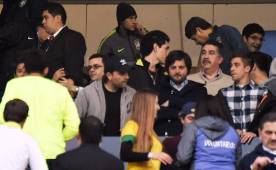 Neymar tuvo que seguir el partido de Brasil con Venezuela en uno de los palcos del estadio Monumental de Santiago. Foto AFP