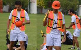 El hondureño Jhonny Leverón ha tenido que ir desde abajo para ganarse un puesto de titular en el Correcaminos de México y en la Selección con Jorge Luis Pinto.