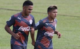 Danilo Tobías trabaja por aparte. Aquí junto con Michael Chirinos.